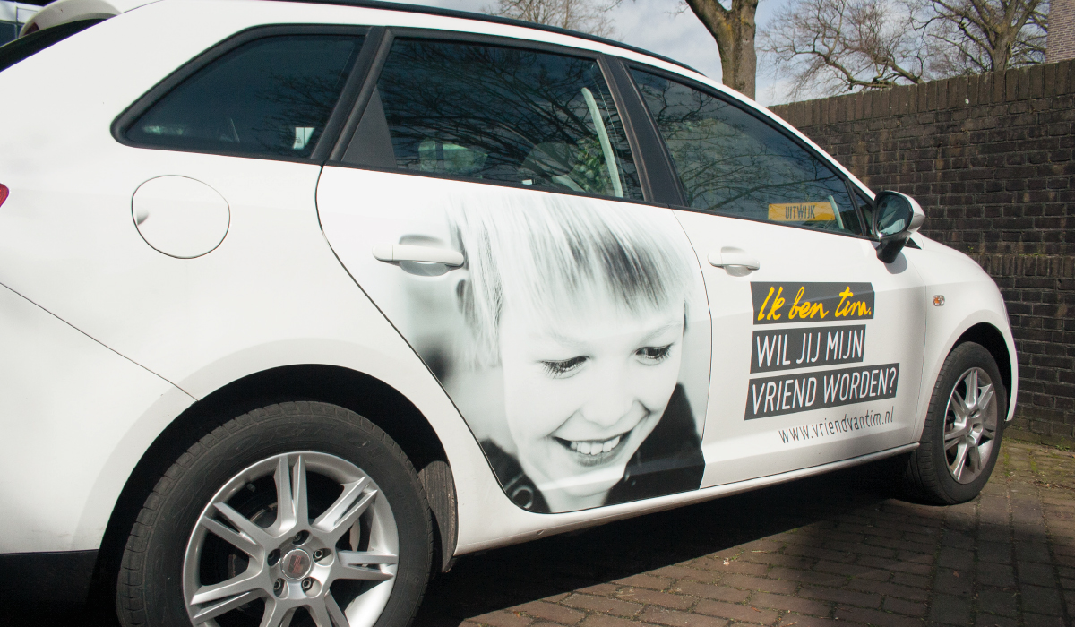 Auto ontwerp bestickering ik ben tim autismehuis