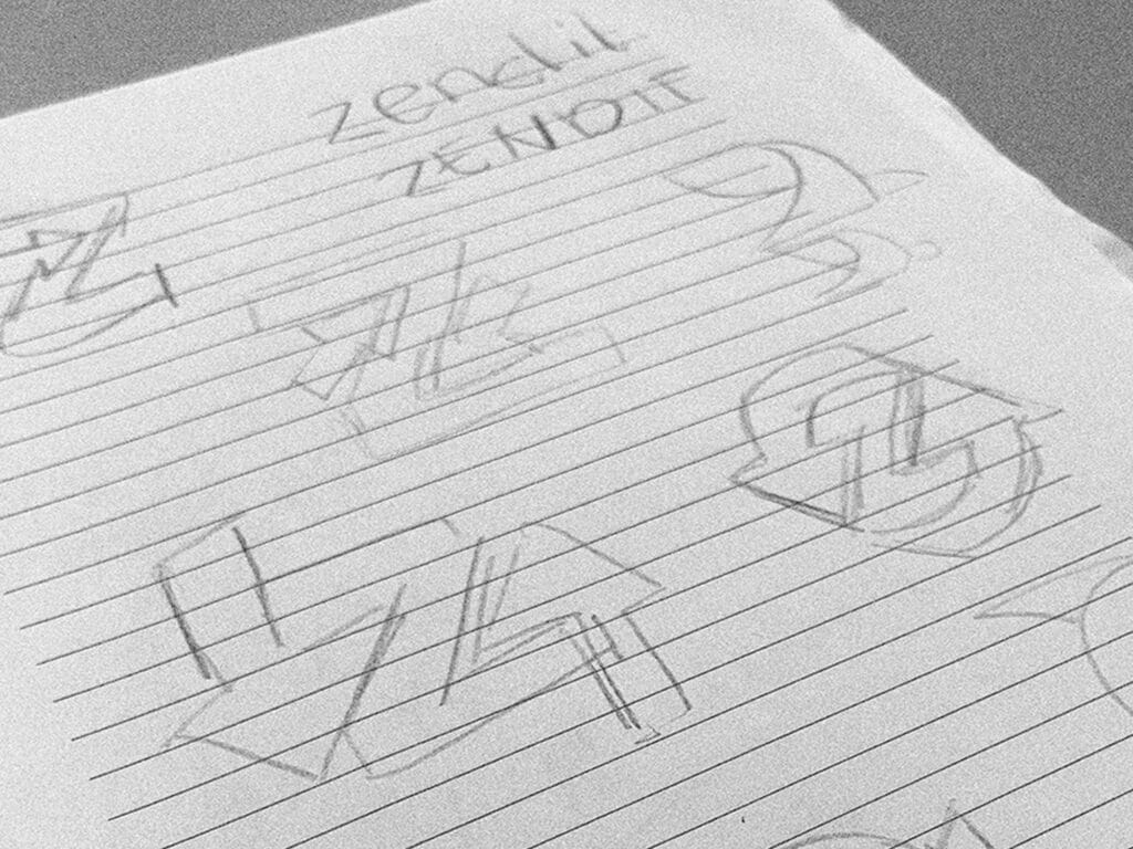 Schetsfase van het Zendit logo met eerste concepten voor de visuele identiteit.
