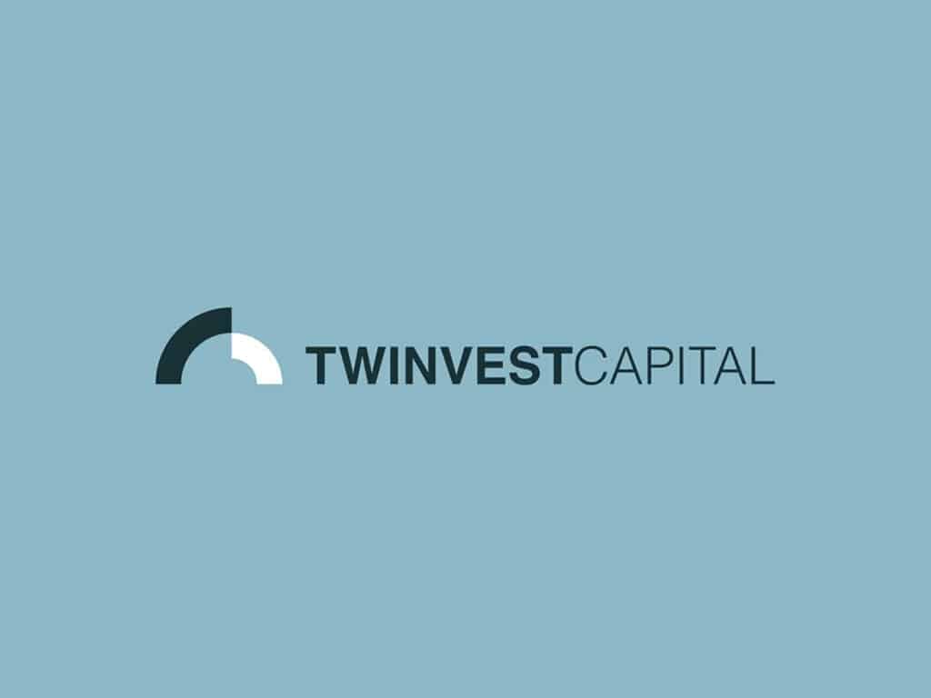 Twinvest Capital logo vormgeving: Bedrijfsnaam met geïllustreerd beeld.
