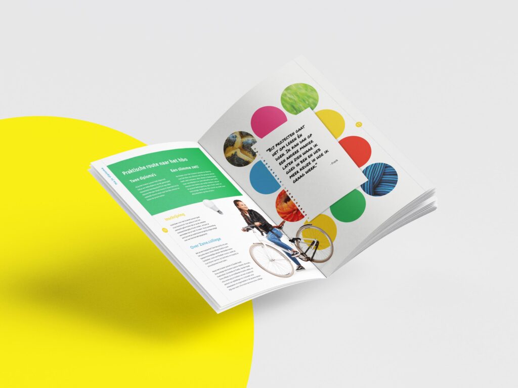 Kleurrijke folder gemaakt met tekstuele informatie en overzichtelijke indeling.