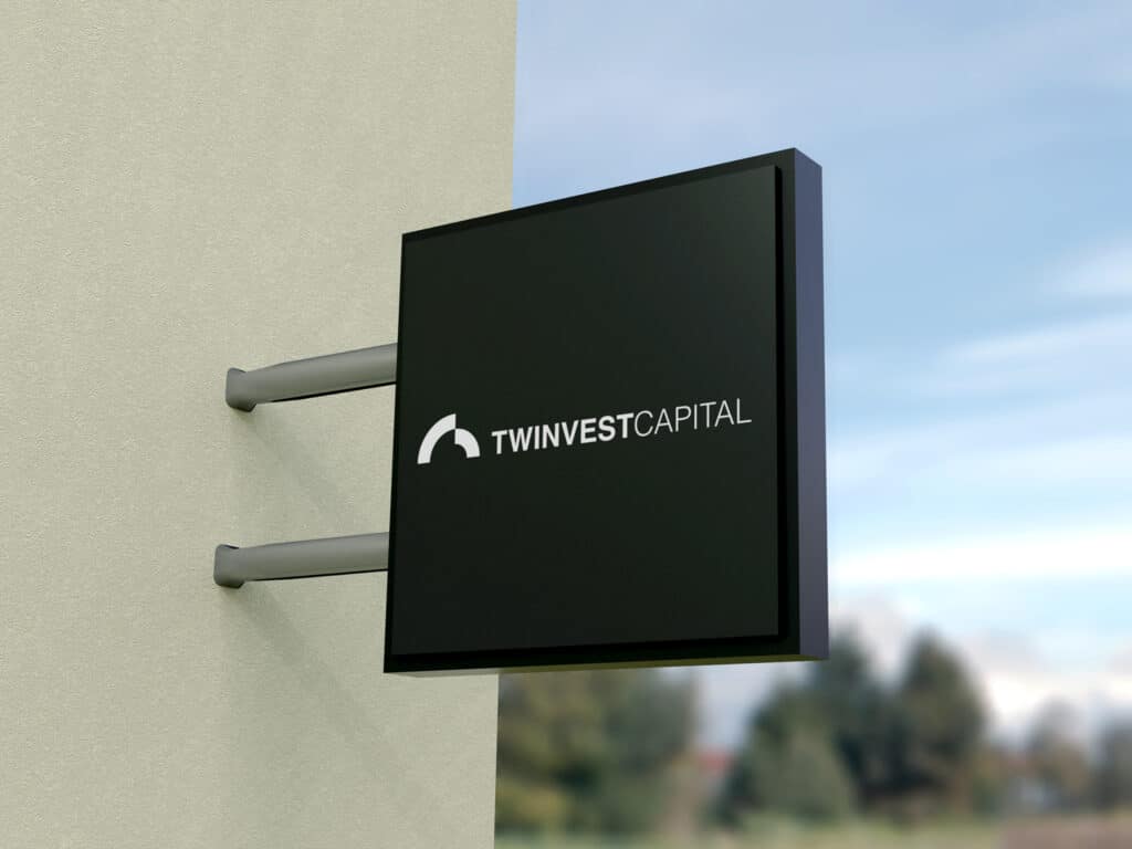 Huisstijlontwikkeling voor Twinvest Capital toegepast op gevelsigning met strak en professioneel logo.