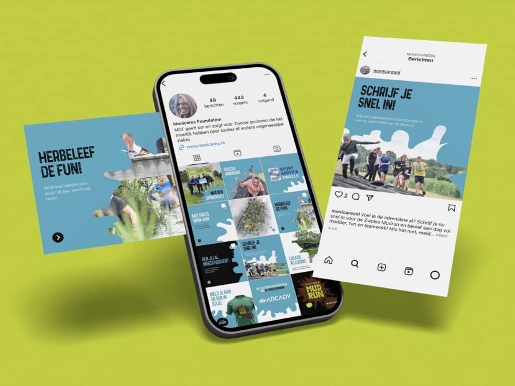 Smartphone mock-up met social posts voor de mudrun van Monicares Foundation, met frisse visuals in een groene omgeving.