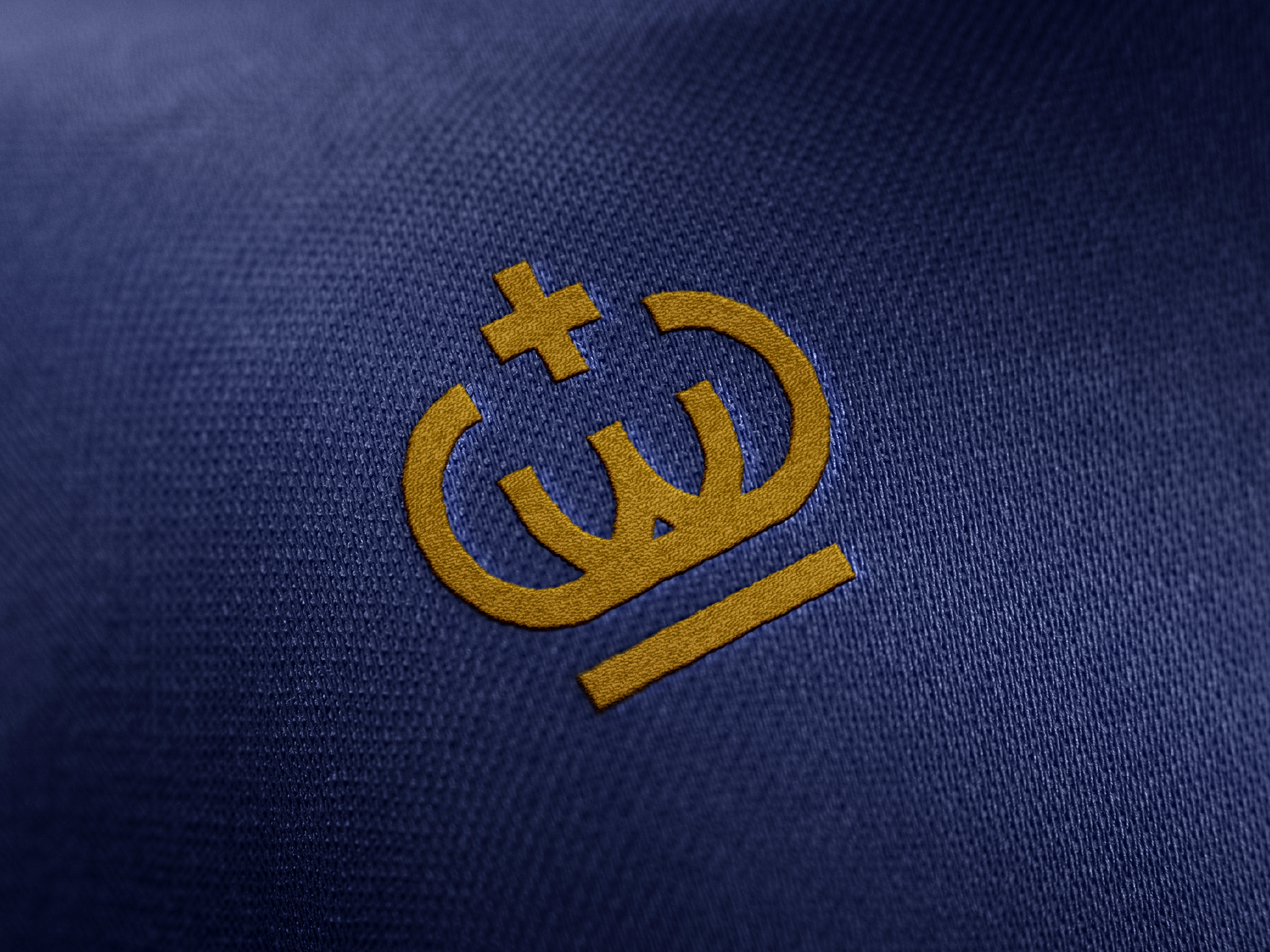 Koningsdag logo ontwerp met gouden kroon op textiel gedrukt door reclamebureau VORMSHOP